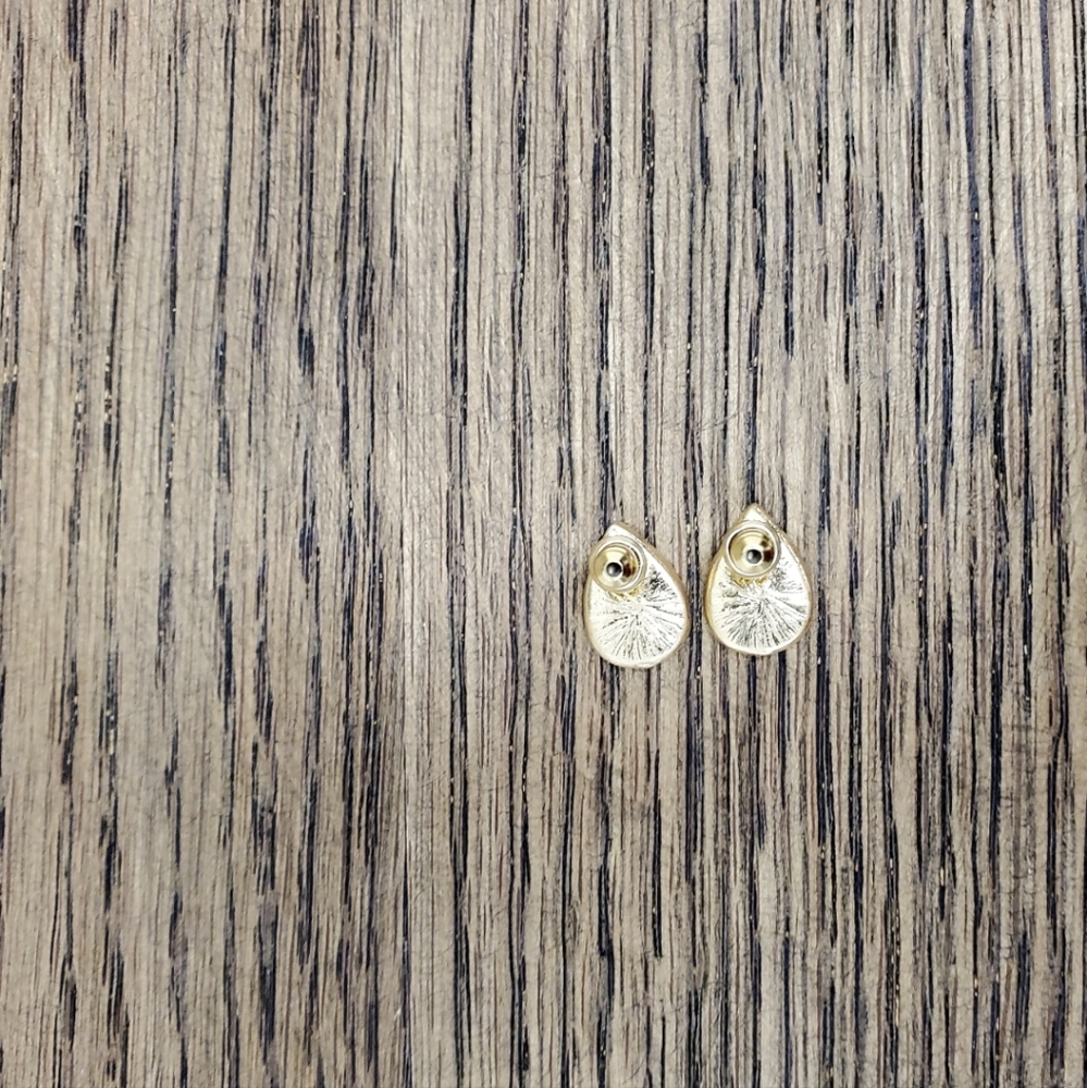 💗 Wood and gold toned teardrop earrings - Picture 2 of 3